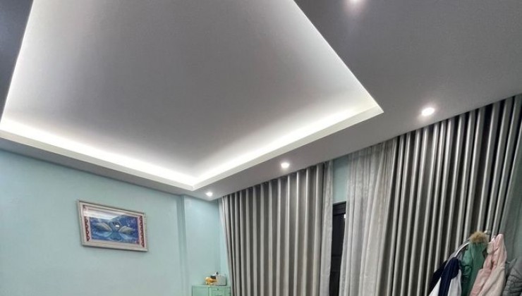 Ngọc Thụy 36/41m2, 5 tầng,mặt tiền 3.7m,6 tỷ Long Biên.